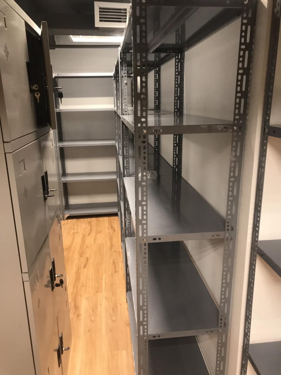 kệ sắt v lỗ đa năng 5 tầng : dài 1m, rộng 0,4m, cao 2m