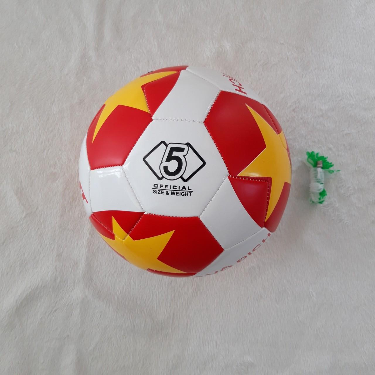 QUẢ BÓNG ĐÁ SỐ 5 IN CỜ VIỆT NAM(TẶNG KIM TÚI+ ĐÔI TẤT DÀI ĐÁ BÓNG)