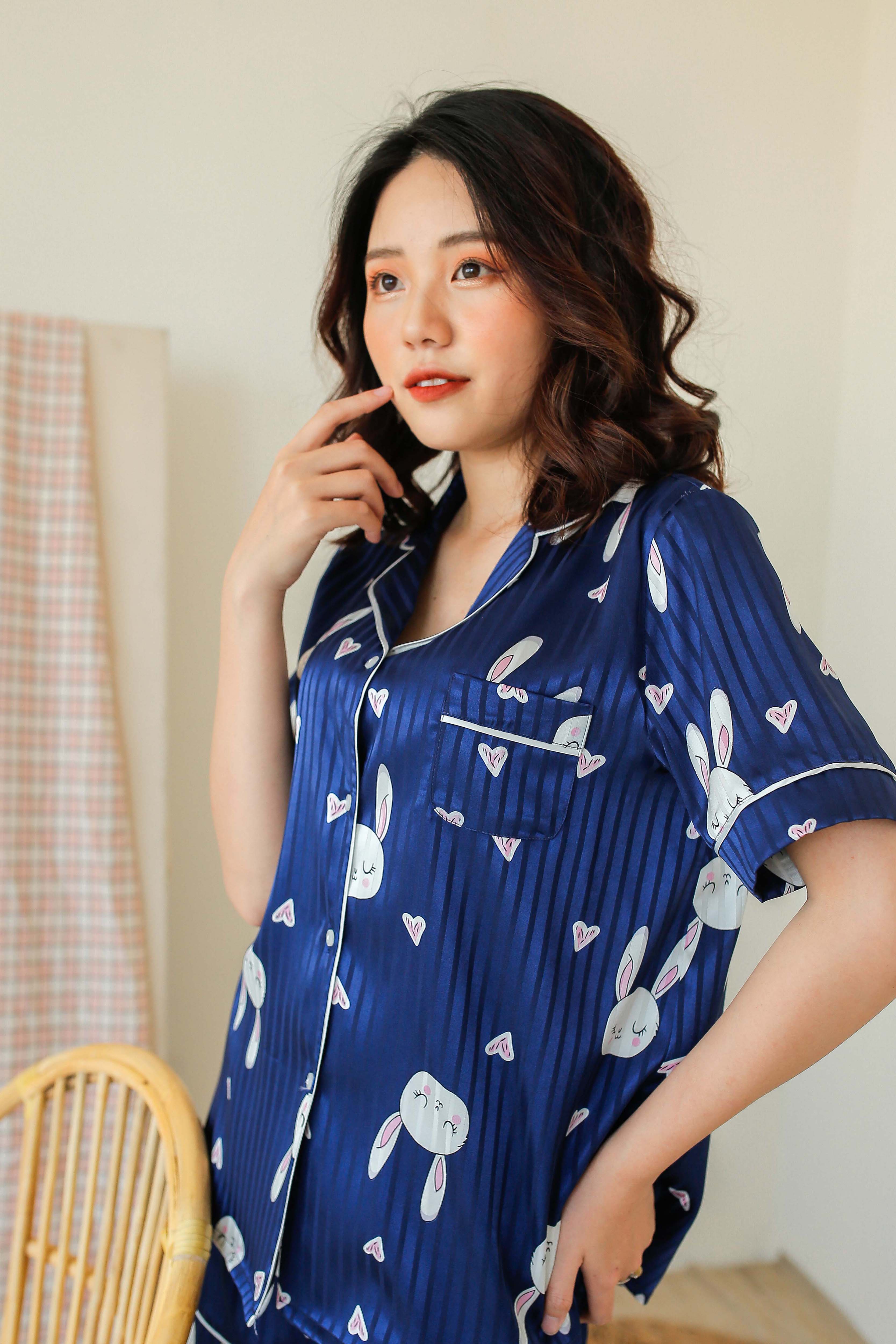 Bộ pijama lụa momojama họa tiết thỏ trắng - xanh blue