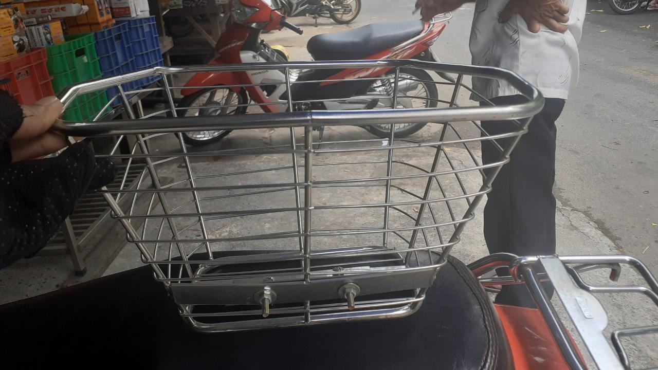 Giỏ inox xe máy