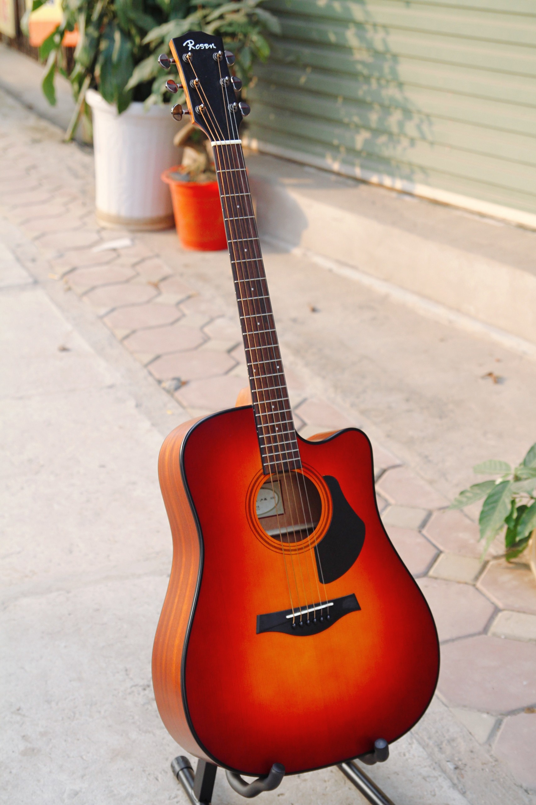Guitar Rosen G15 nâu đỏ