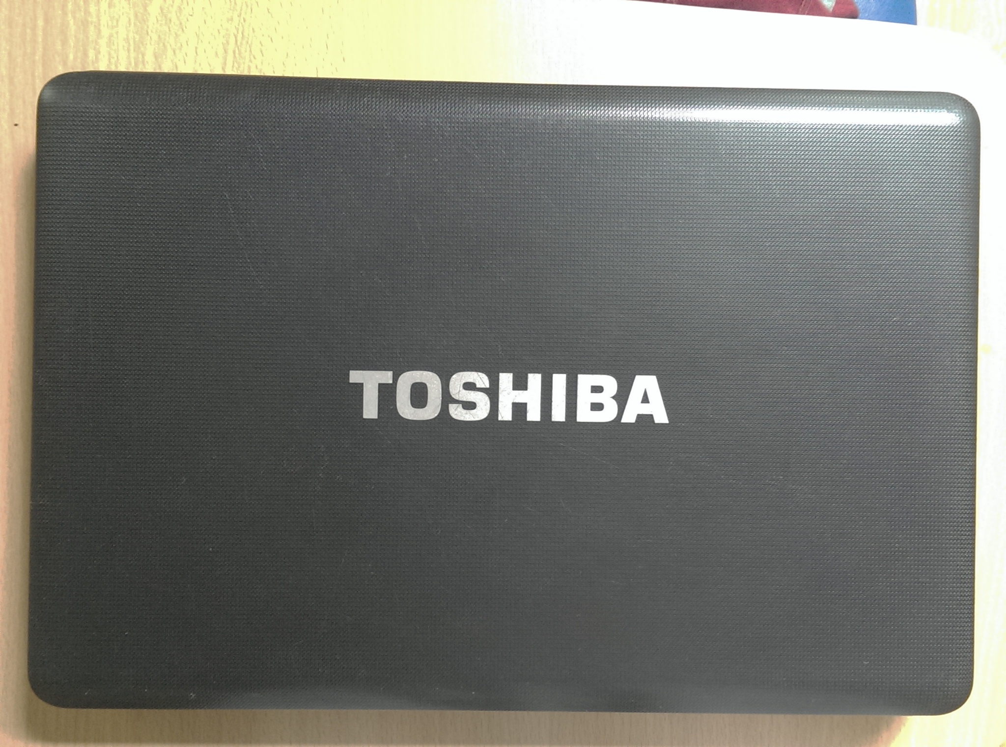 Laptop Toshiba / Intel Core i3 ~ 2.6Ghz / Ram 4G / ổ HDD 500G / Windows 10 Pro / Tặng kèm chuột và lót chuột