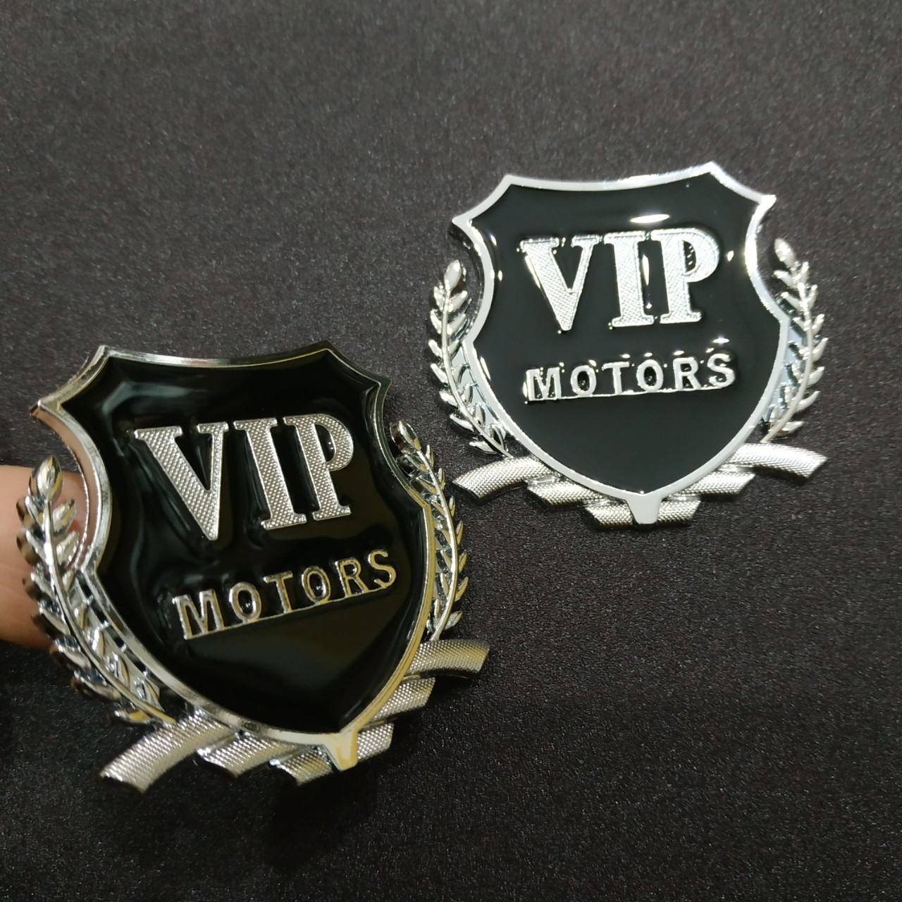 1 Cặp Logo bông lúa 5.1x5.5cm Vip motor hợp kim kẽm màu Bạc