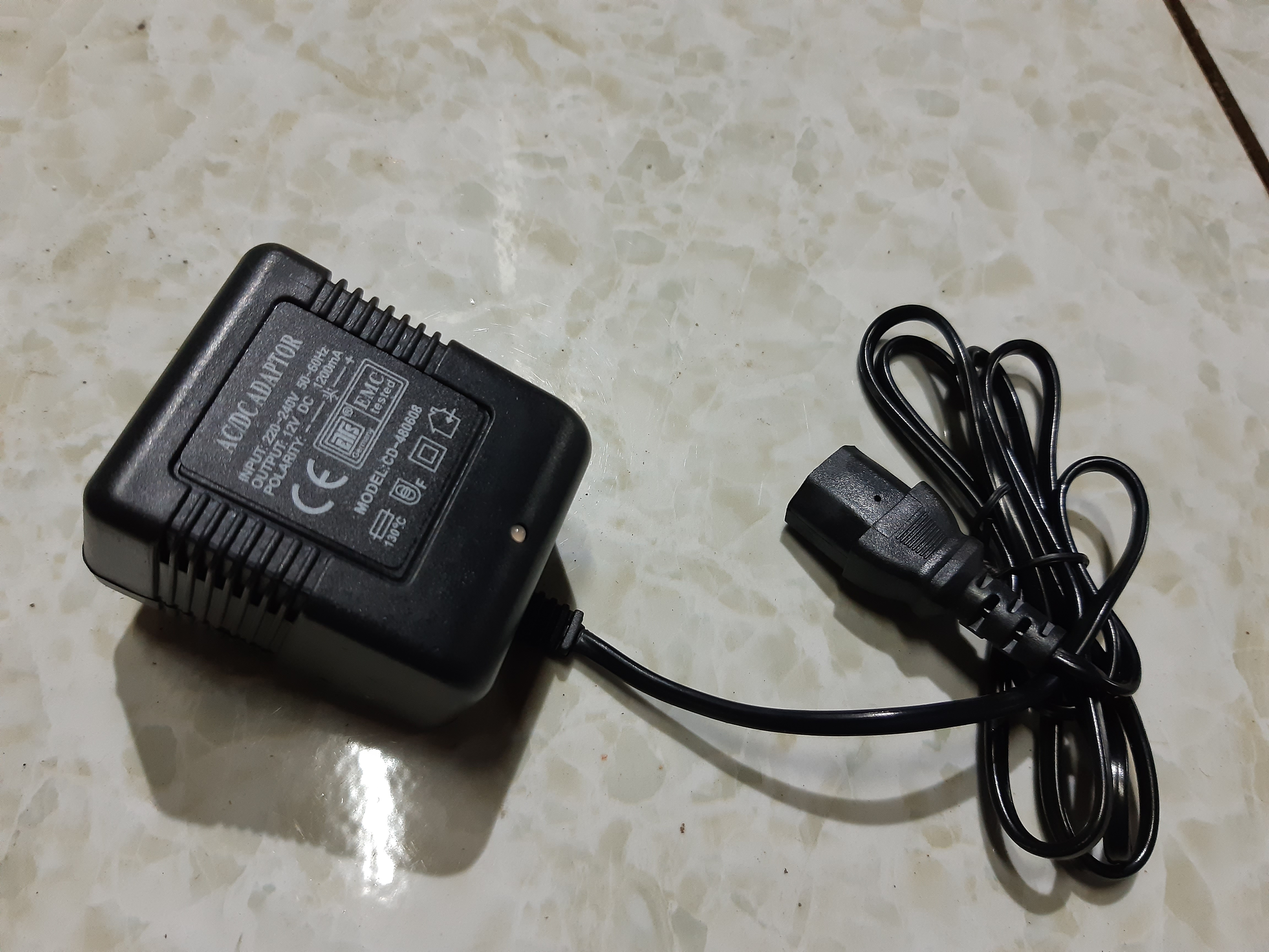 Sặc bình phun thuốc trừ sâu 12v