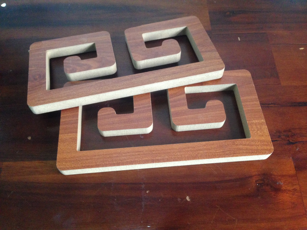 Viền trang trí ban thờ chữ C