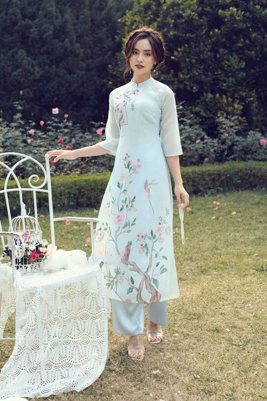 Áo dài cách tân họa tiết chim công xanh