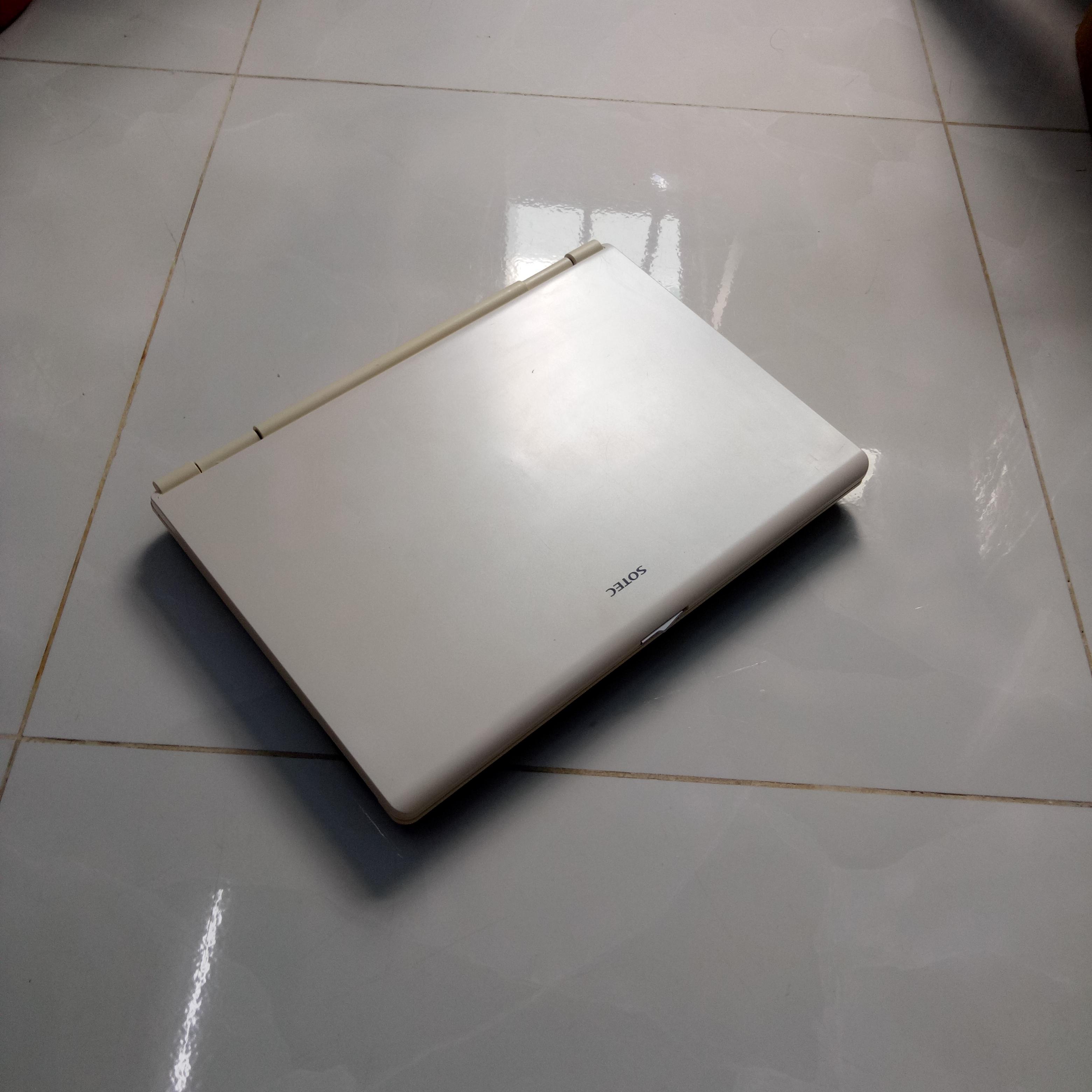 Laptop sotec ,hang kho japan