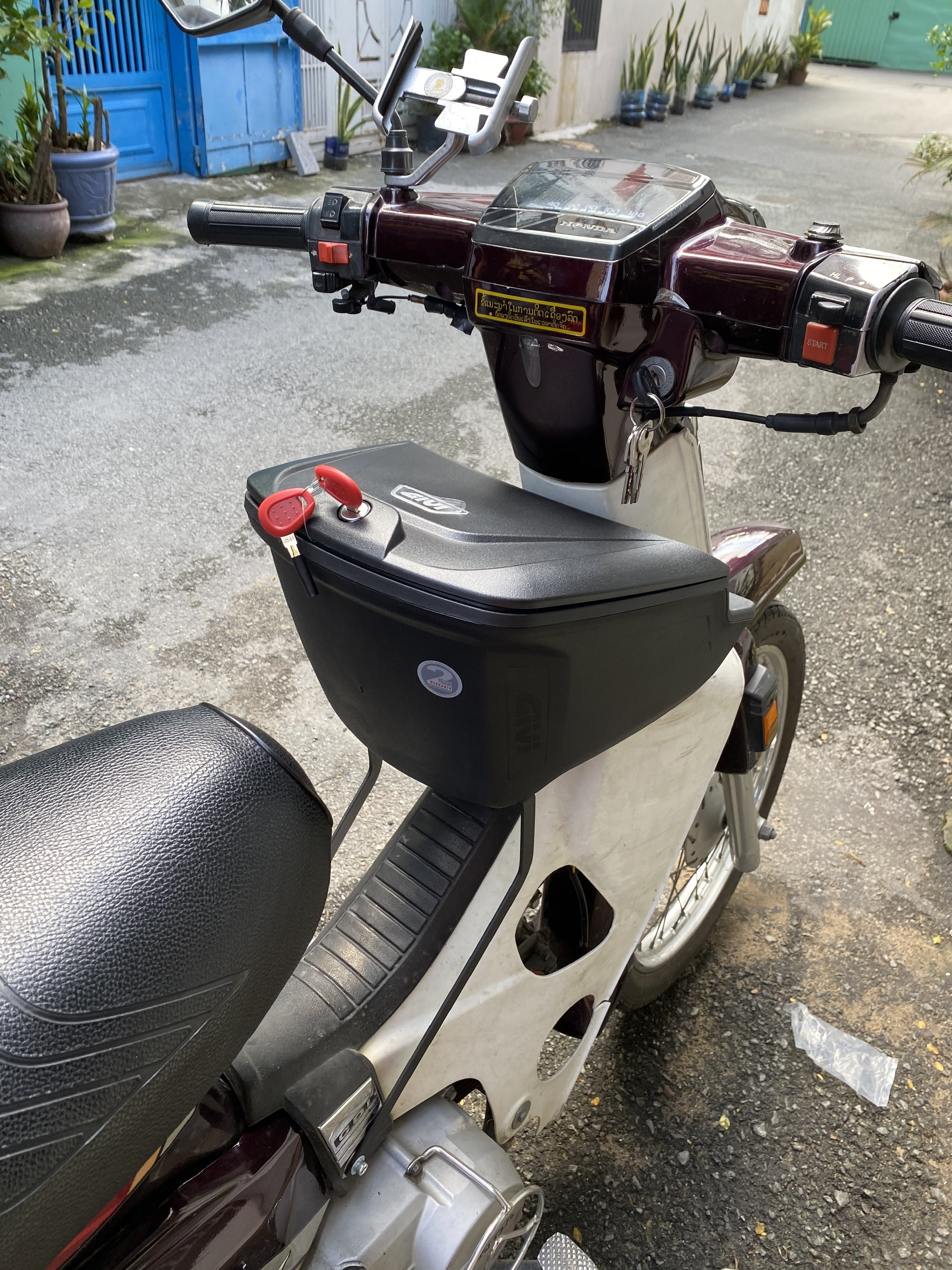 Thùng giữa G10N cho Honda Dream, hàng givi chính hãng, bảo hành 2 năm