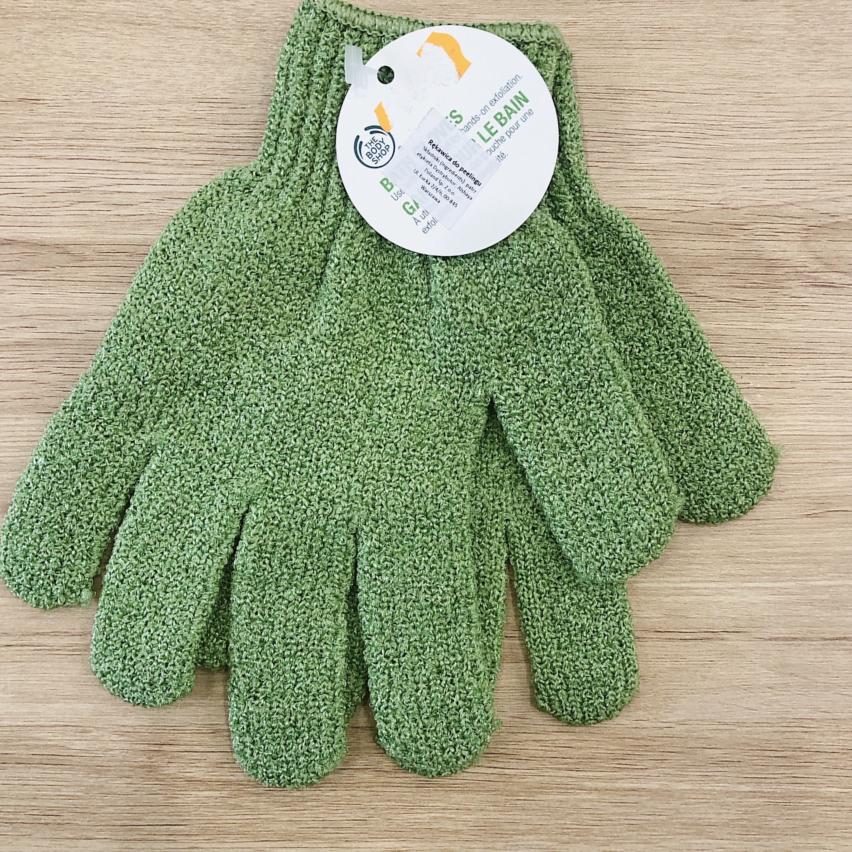 Găng tay tắm tẩy da chết the Body Shop - xanh lá
