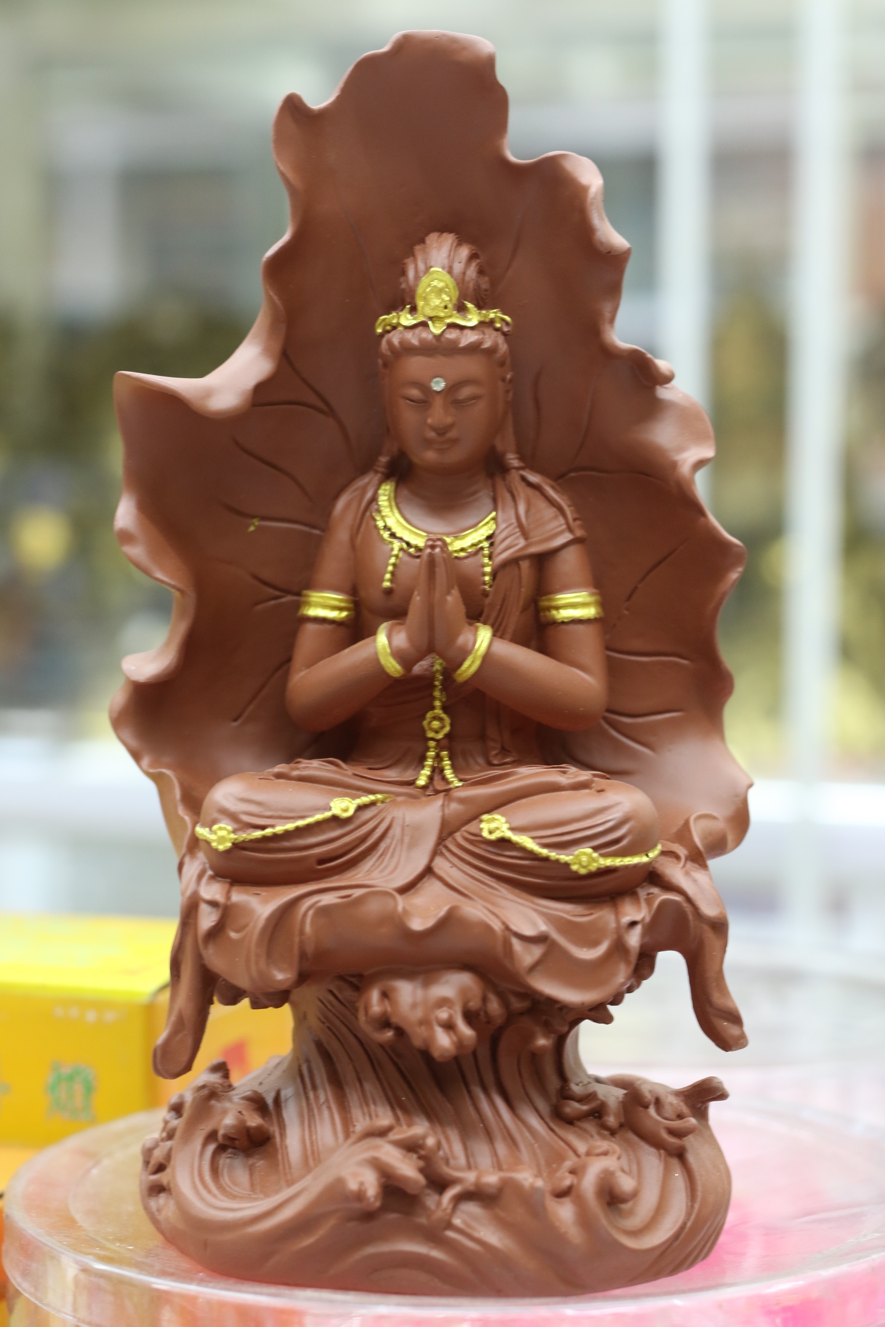 Tượng Quán Âm Tự Tại Ngồi Lá Sen