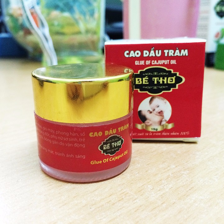 Cao dầu tràm bé Thơ Huế đúng hãng có hai tem ngừa cảm, ngừa vi khuẩn, massage, ngăn ngạt mũi và xoa bóp có thể mang du lịch giá rẻ