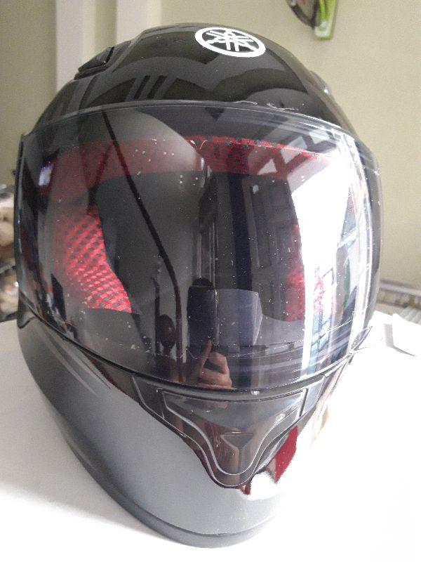 Mũ bảo hiểm YAMAHA fullface trầy xước nhẹ