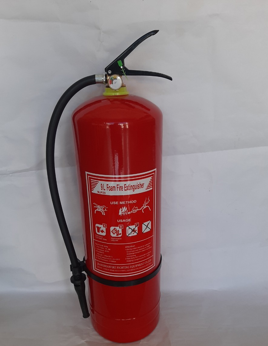 Bình chữa cháy xách tay dạng Foam, an toàn cho người sử dụng, dung tích 9L, sử dụng cho các đám cháy xăng dầu, hóa chất dễ cháy, khí gaz,... dùng để trang bị cho hộ gia đình, cửa hàng, nhà kho, văn phòng công ty,...