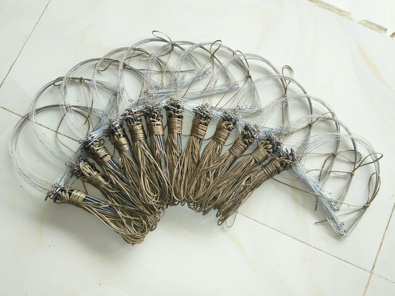 Giò bẫy gà rừng 1 bộ 20 chân ( giò đá ) - cáp inox se 4 - màu cỏ khô làm từ cáp inox không rỉ hàng chuẩn mua về chỉ việc sử dụng