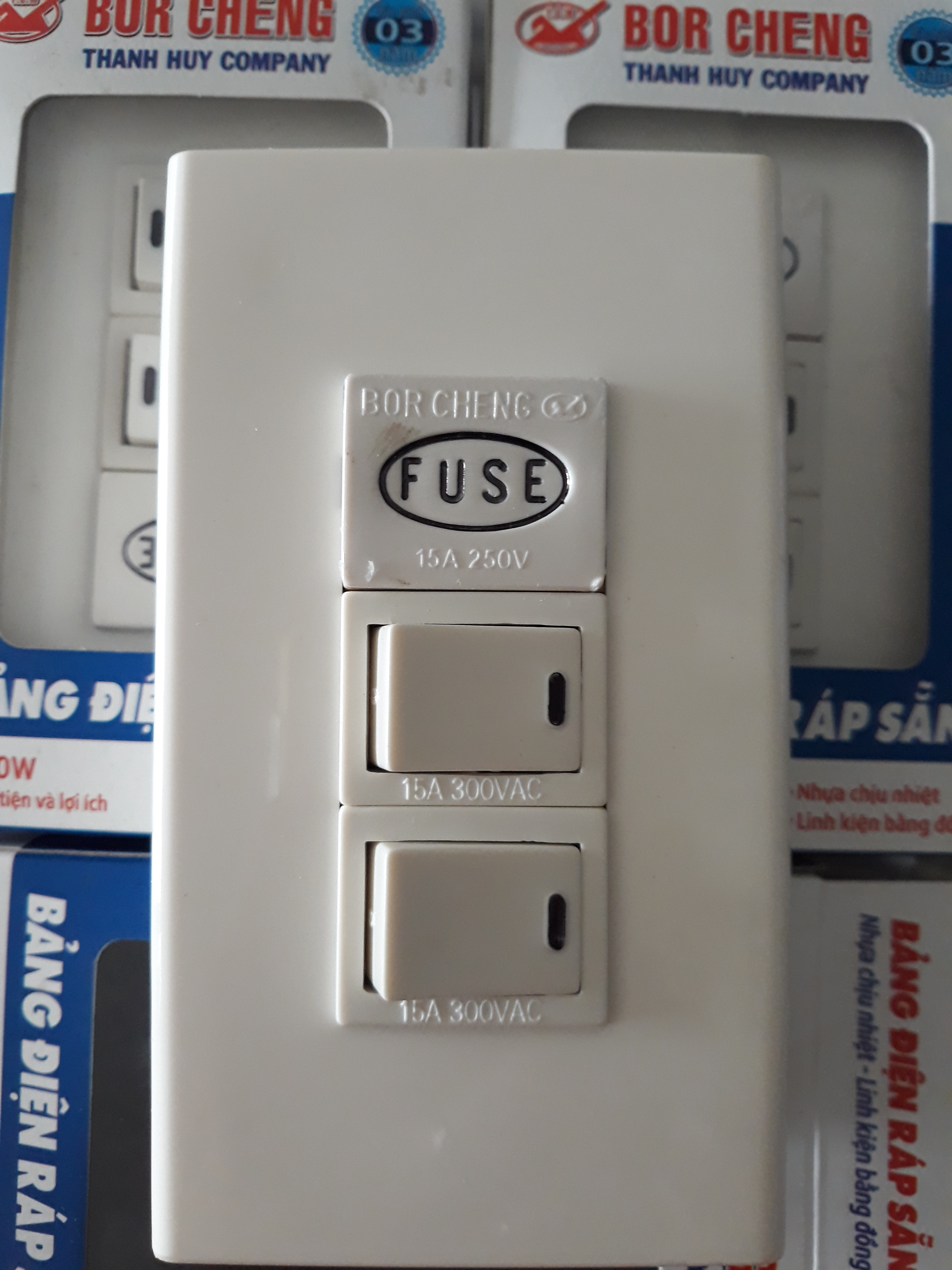 TÁP LÔ ĐIỆN, BẢNG ĐIỆN RÁP SẴN , NỔI GIẢ ÂM, 5000W, 02 CÔNG TẮC VÀ 01 CẦU CHÌ  BẢO VỆ.