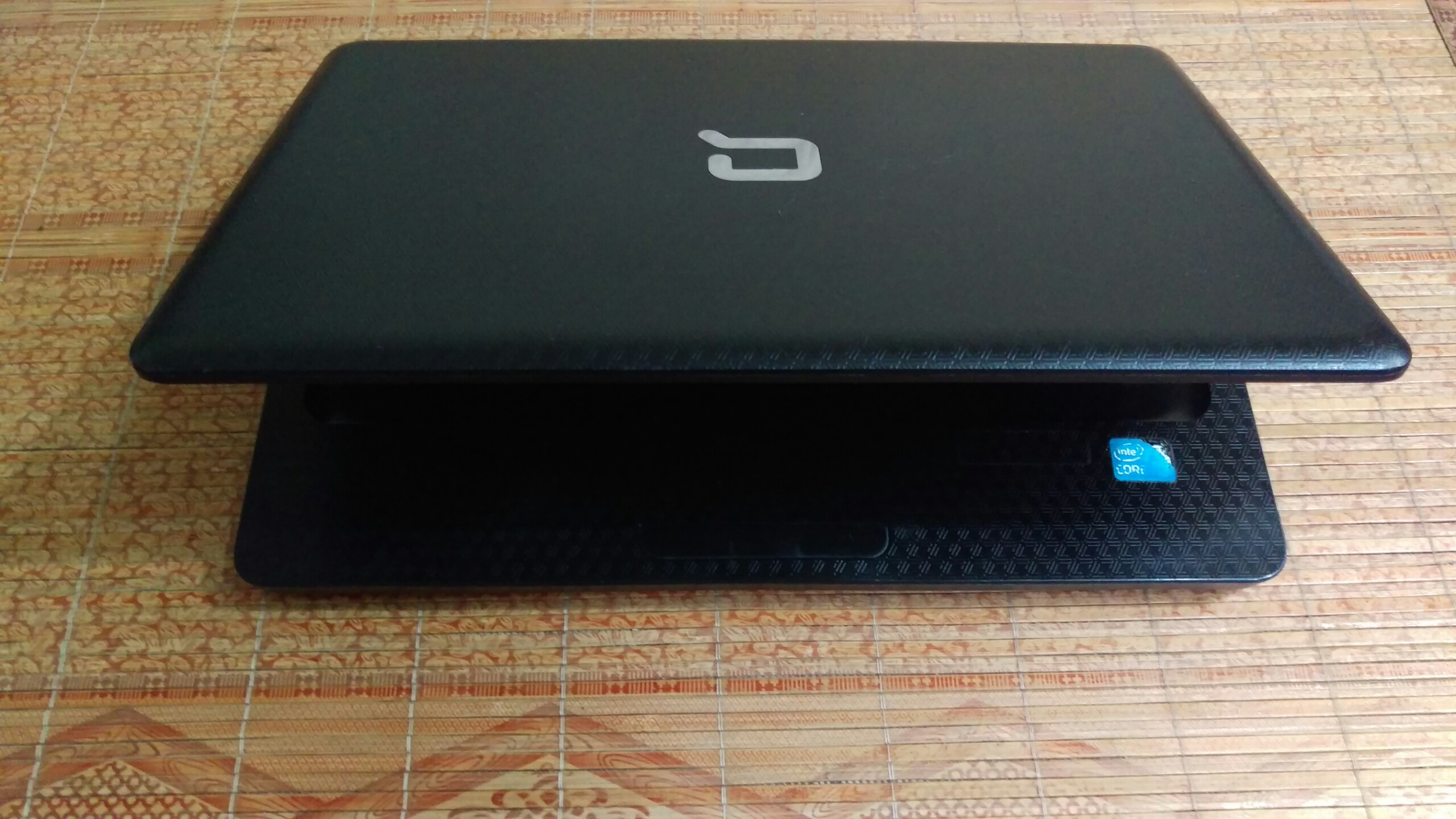 Laptop hp / intel pentium ~ 2.3ghz / ram 2g / hdd 250g / tặng kèm chuột + lót chuột