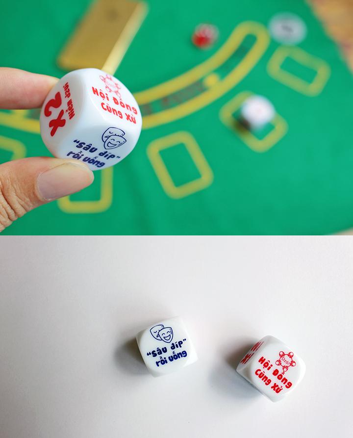 Siêu Hot - Set 2 viên Xí Ngầu uống bia Mặt Hình Tiếng Việt (HAO-XNUB)