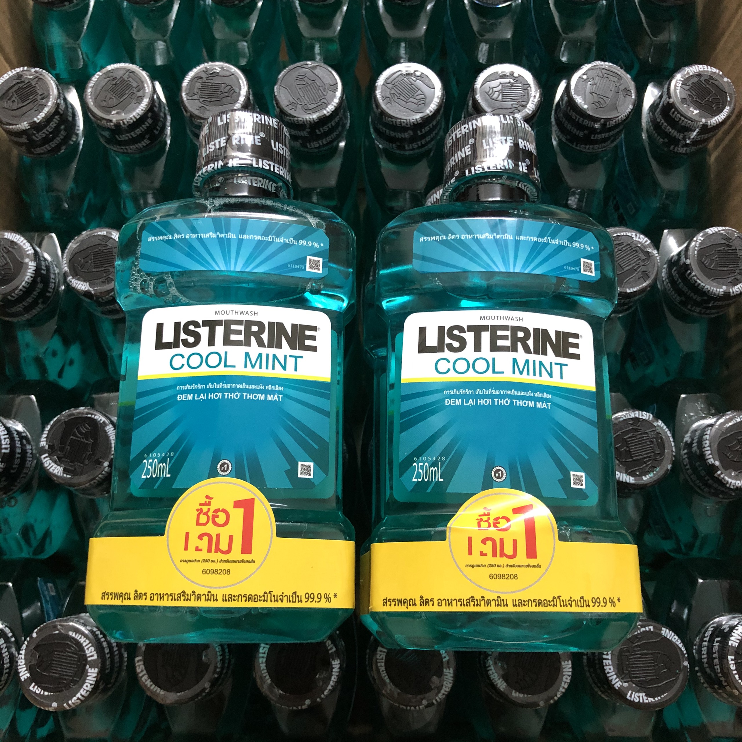 Combo 2 chai nước súc miệng Listerine Cool Mint Thái Lan 250ml
