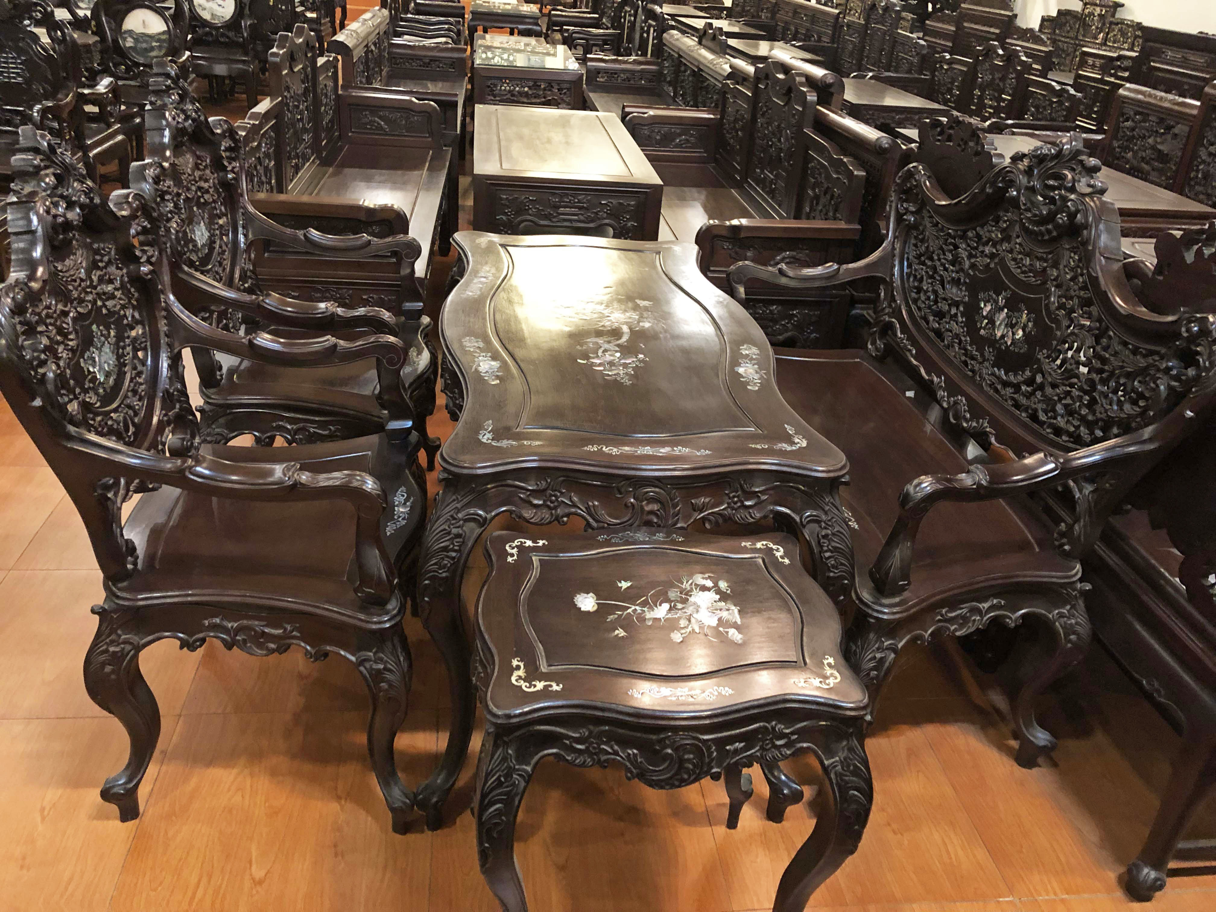 Louis thủng gỗ gụ khảm ốc