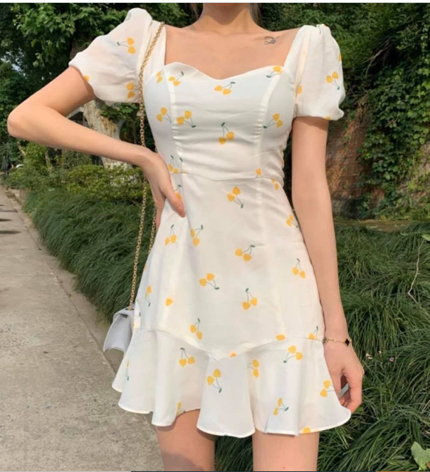 Đầm cherry vàng cúp ngực