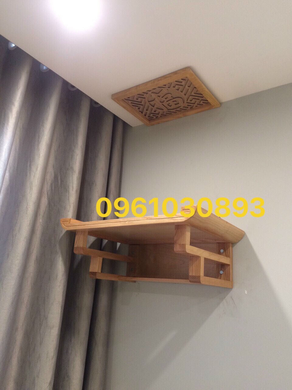 bàn thờ treo tường gỗ sồi kt 61x107 kèm chắn khói