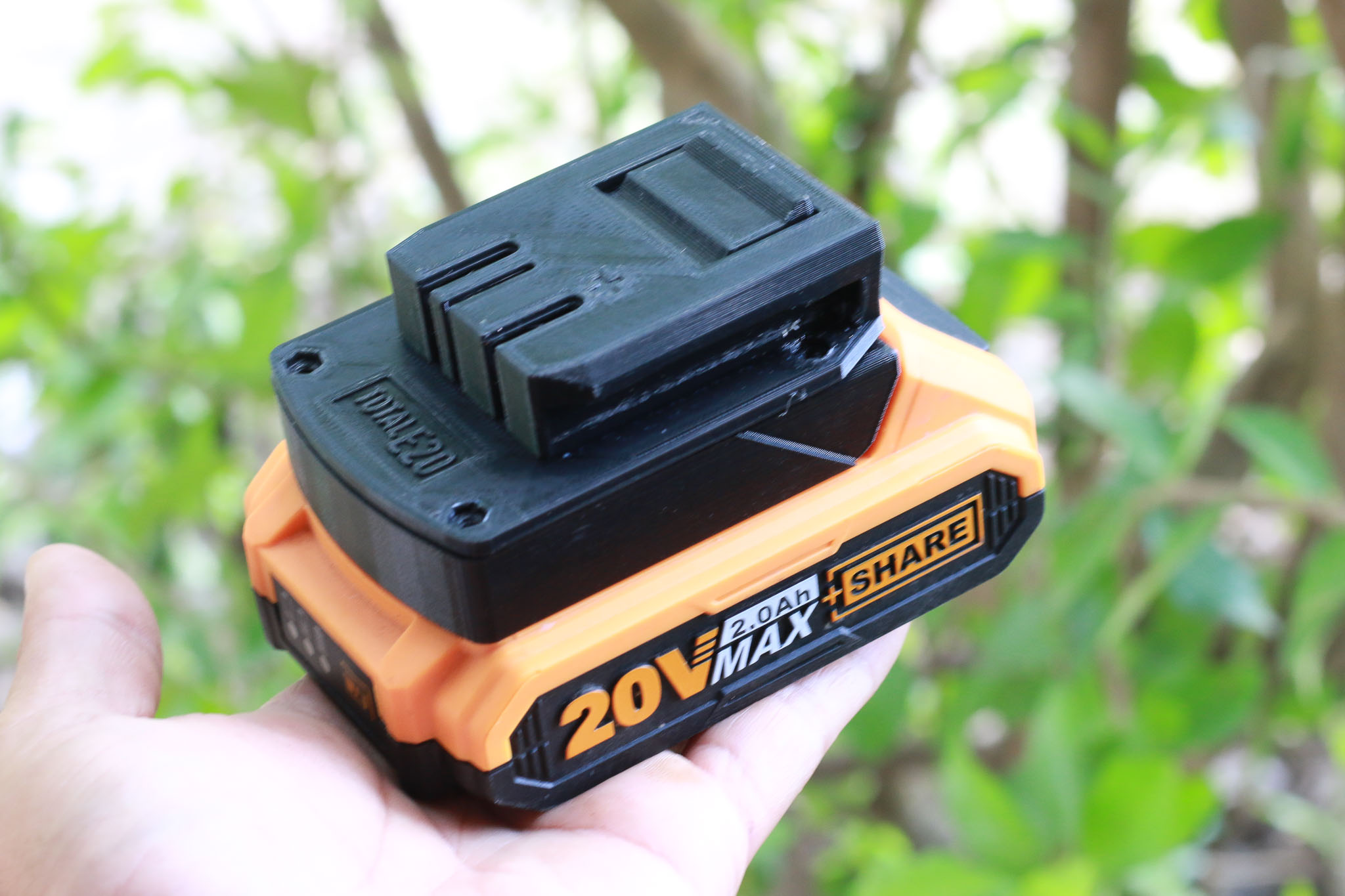 Ngàm chuyển pin Ingco Total 20v max share cho máy Total E20