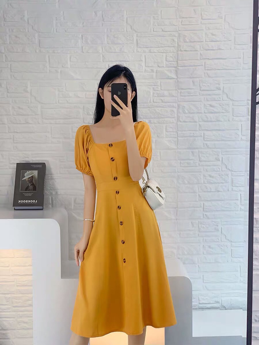[HCM]ĐẦM VÀNG XÒE NHẸ ĐÍNH NÚT SIÊU XINH