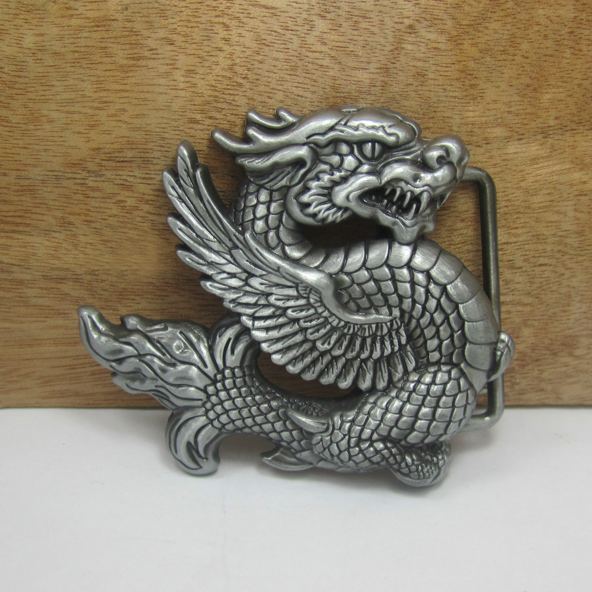 Đầu khóa dây lưng rồng tung cánh 8.2x7cm màu bạc