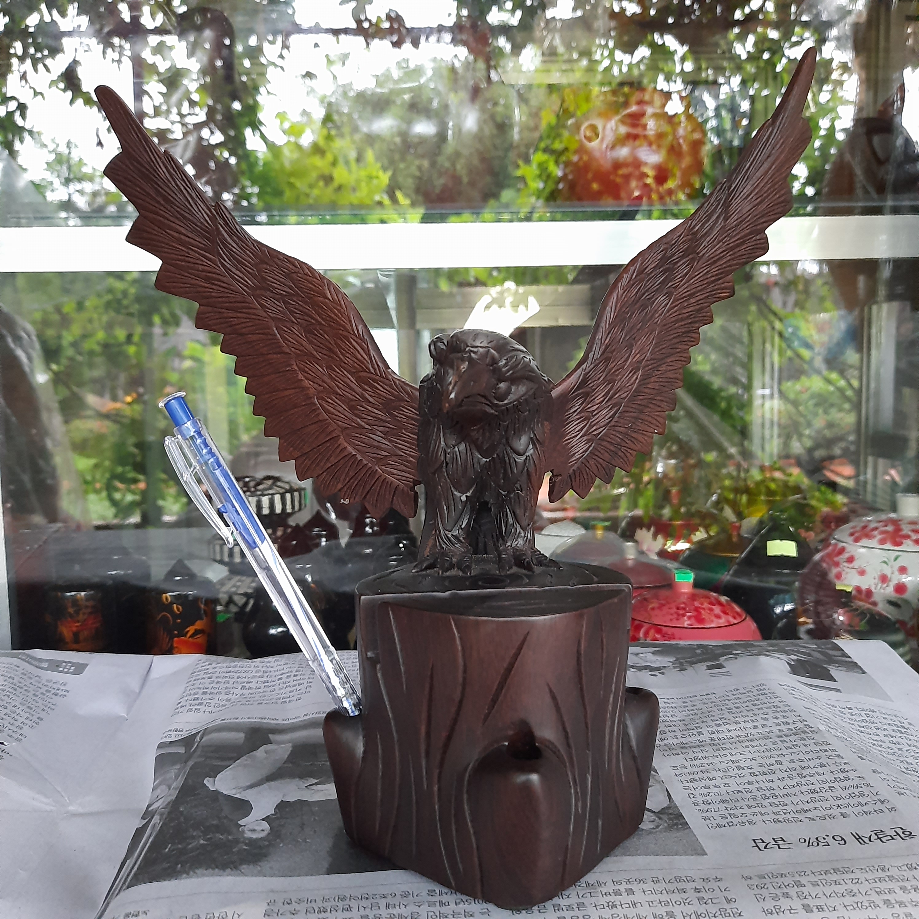 Tượng Đại Bàng Tung Cánh - Bằng Gỗ Muồng Đen Nguyên Khối -  Có Thể Để Bút Và Bưu Thiếp