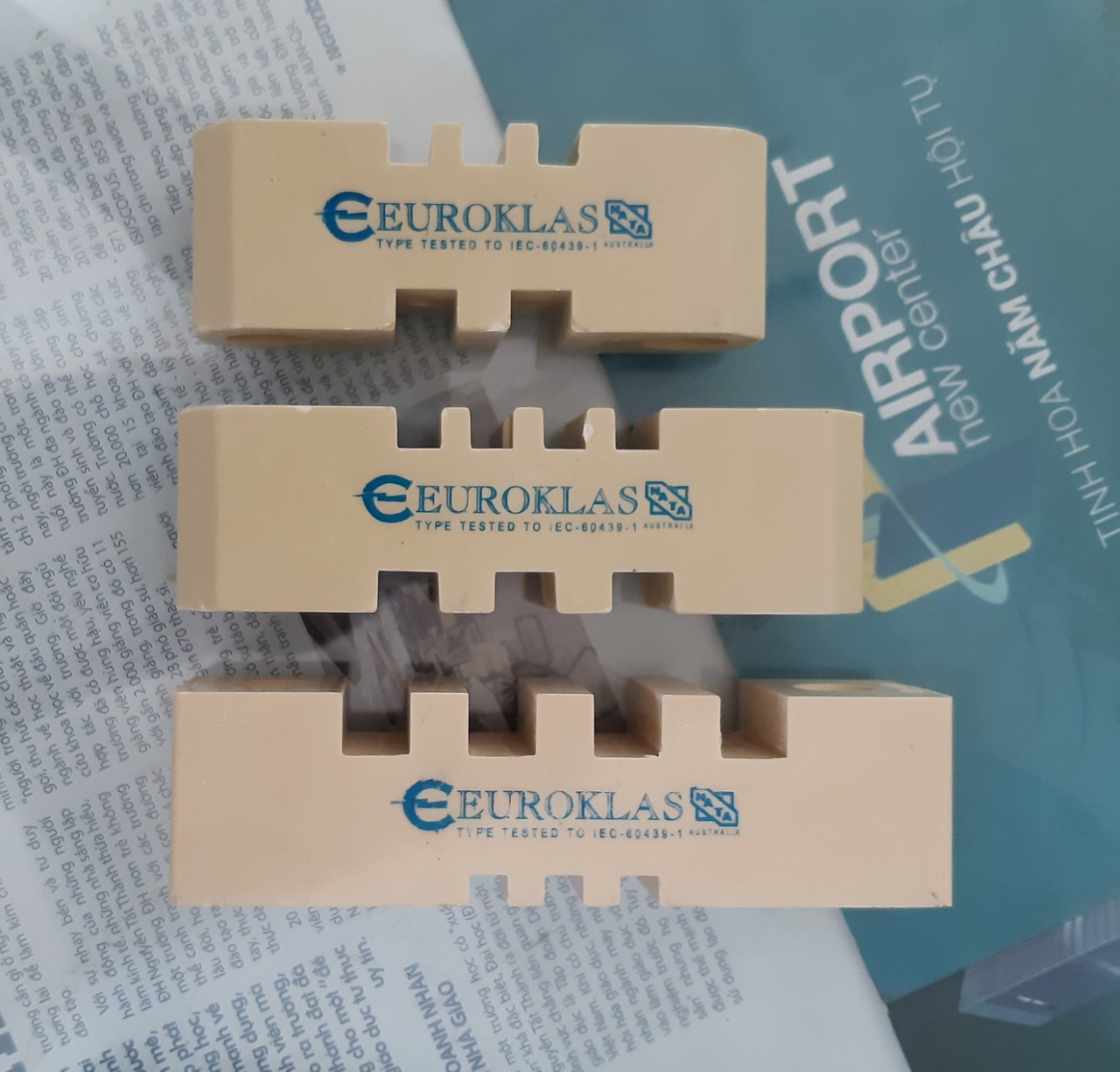 [HCM]SỨ ĐỠ CÁCH ĐIỆN 1PHA-3 RÃNH 10 4 RÃNH 6 (BSD1/310/406) - EUROKLAS - MALAYSIA