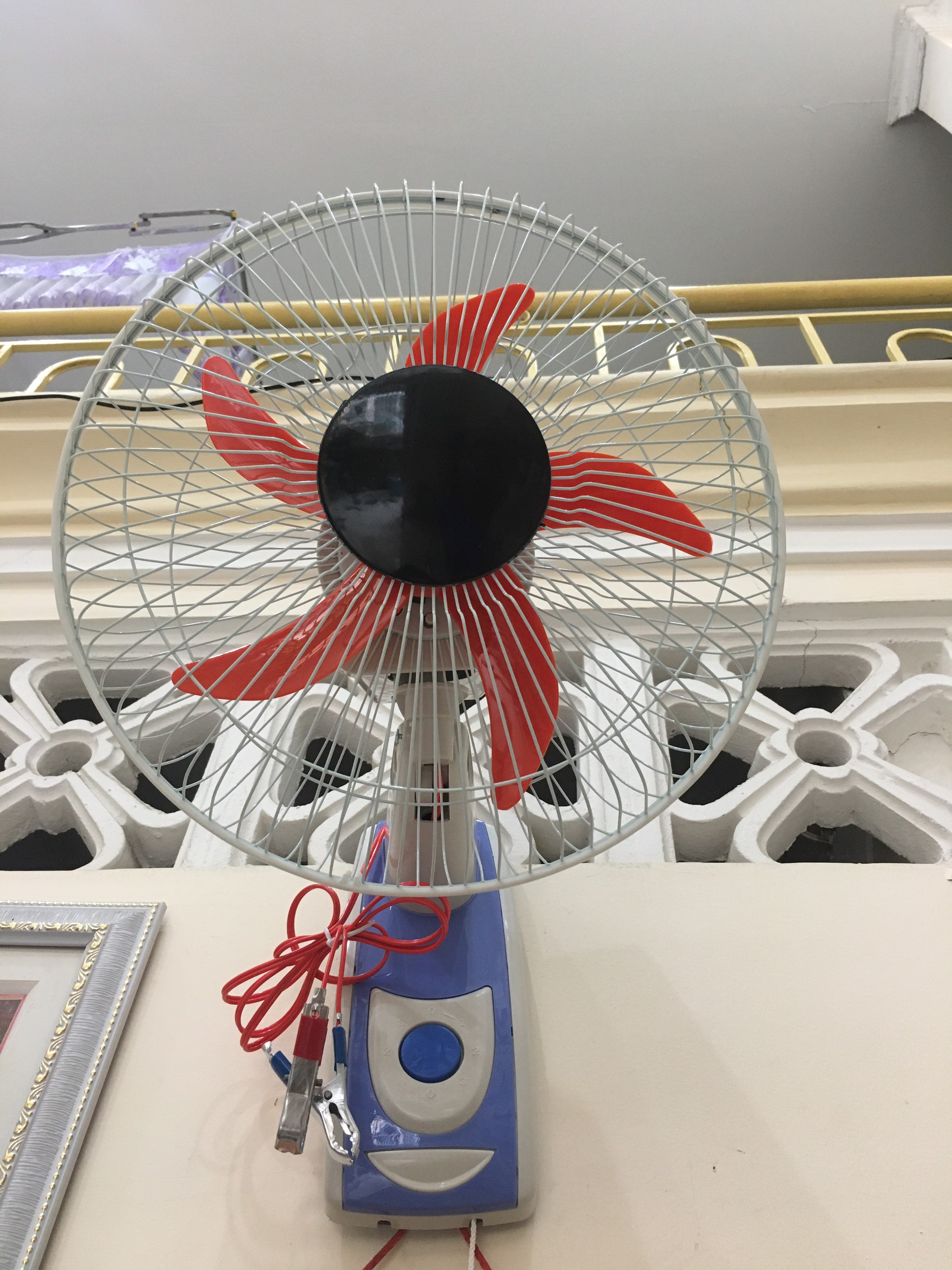 quạt treo 12v treo tường