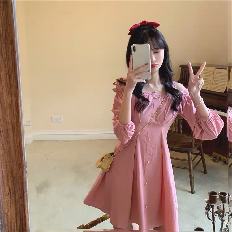 ĐẦM HỒNG XÒE TRỄ VAI  TAY LỠ ĐÍNH NÚT