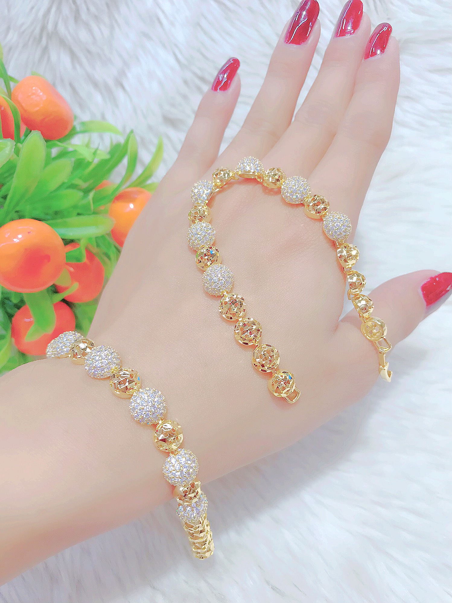 Lắc tay nữ mạ vàng 18K cao cấp FREE & EASY , giống vàng thật 99% ,cho độ sáng lấp lánh cao cam kết không đen, không bay màu, đeo cực sang chảnh, thích hợp đi tiệc, mua làm quà tặng, vong vang 18K, lắc tay nữU.vong125
