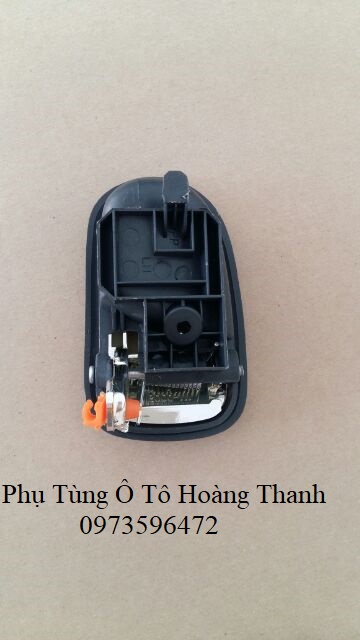 Tay mở trong Ford laser