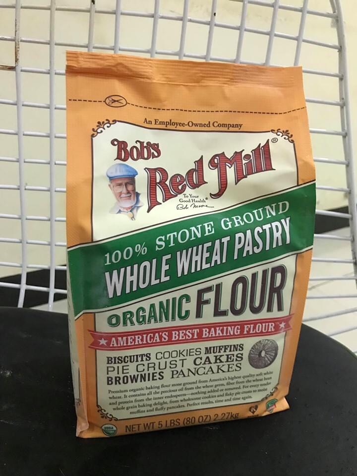Bột hạt mì mềm nguyên cám hữu cơ bob's red mill 2.27kg
