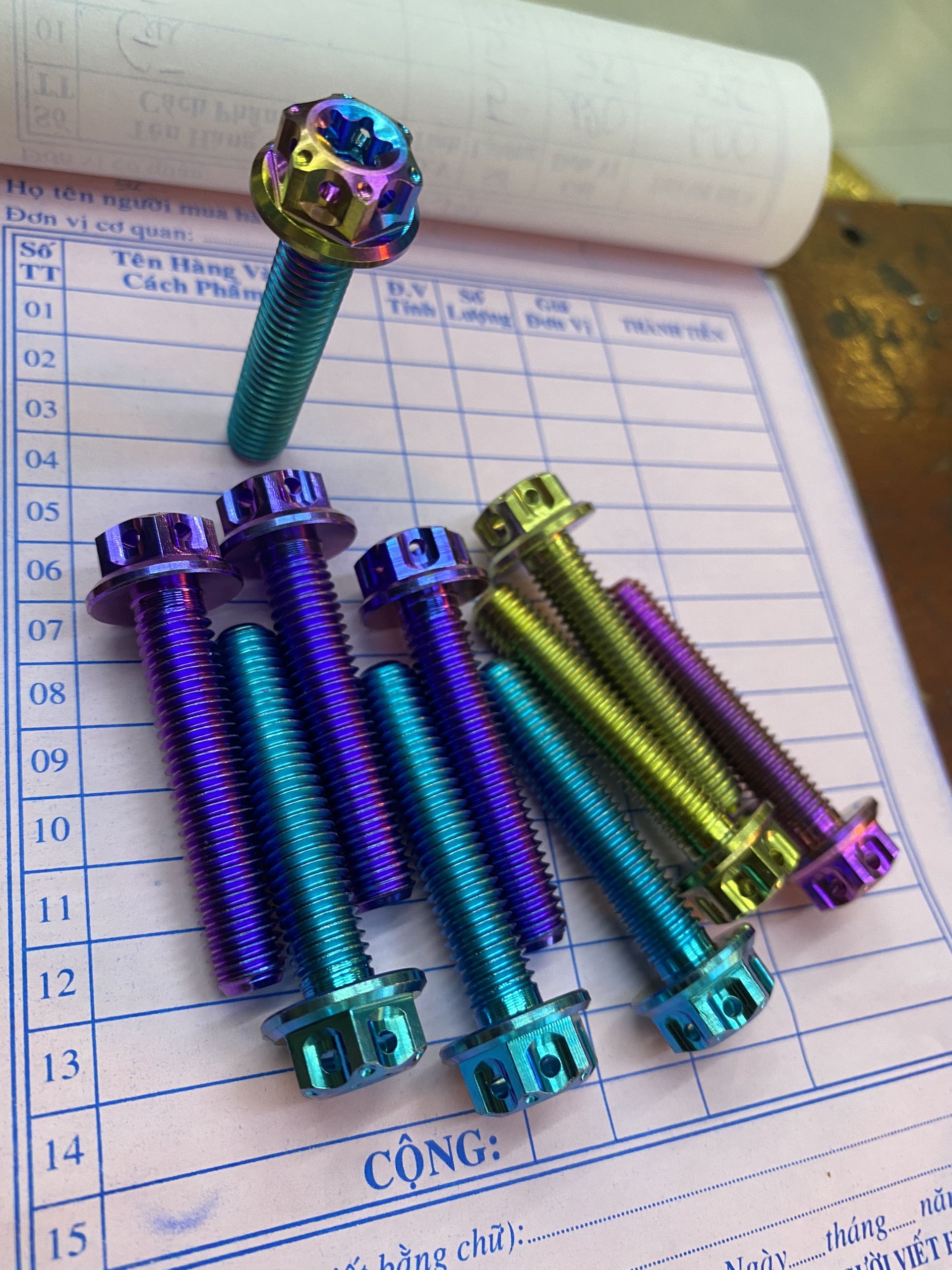 Ốc titan gr5 salaya 8li40 bắt vị trí treo pô các dòng xe số, bắt vị trí nhớt láp tay ga, chảng ba satria