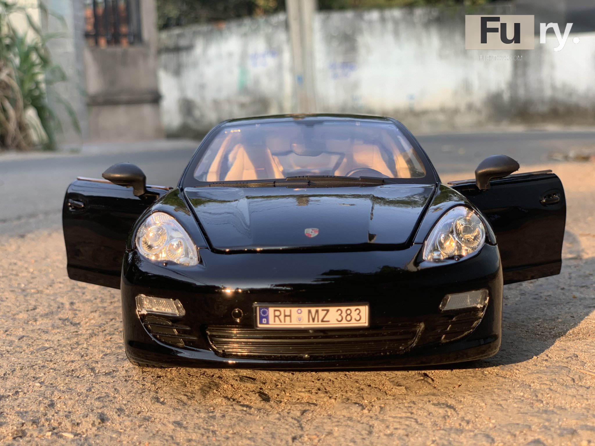 Xe mô hình Porsche Panamera 4s - Chính hãng SHANTOU - Tỉ lệ 1/18