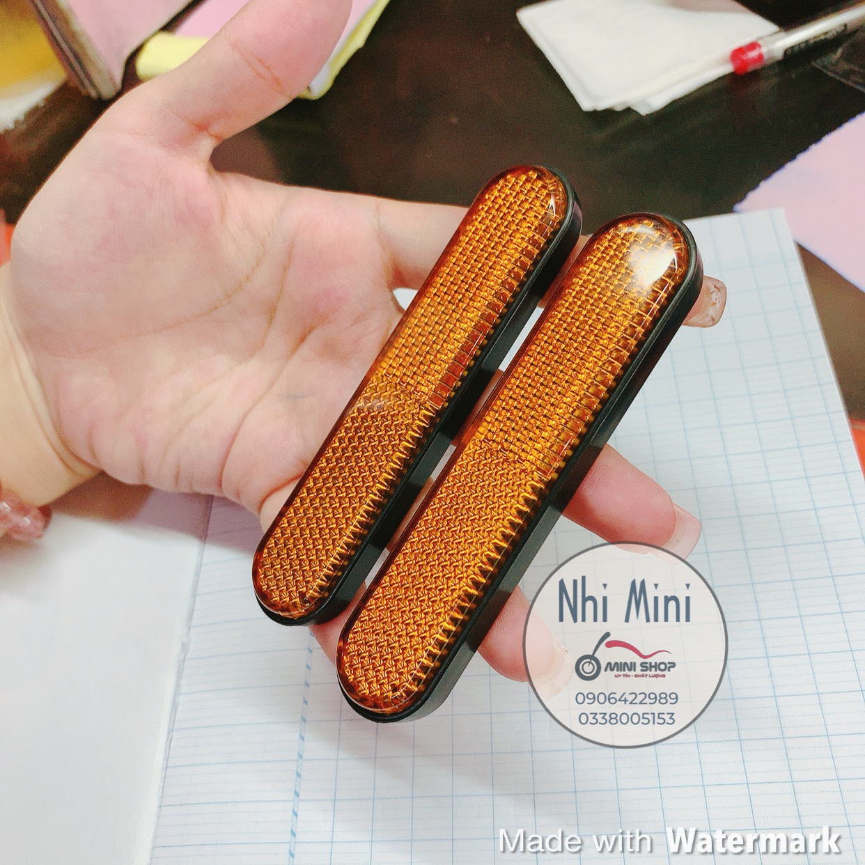 MỘT CẶP MẮT MÈO DÁN PHUỘC TRƯỚC (MÀU VÀNG)