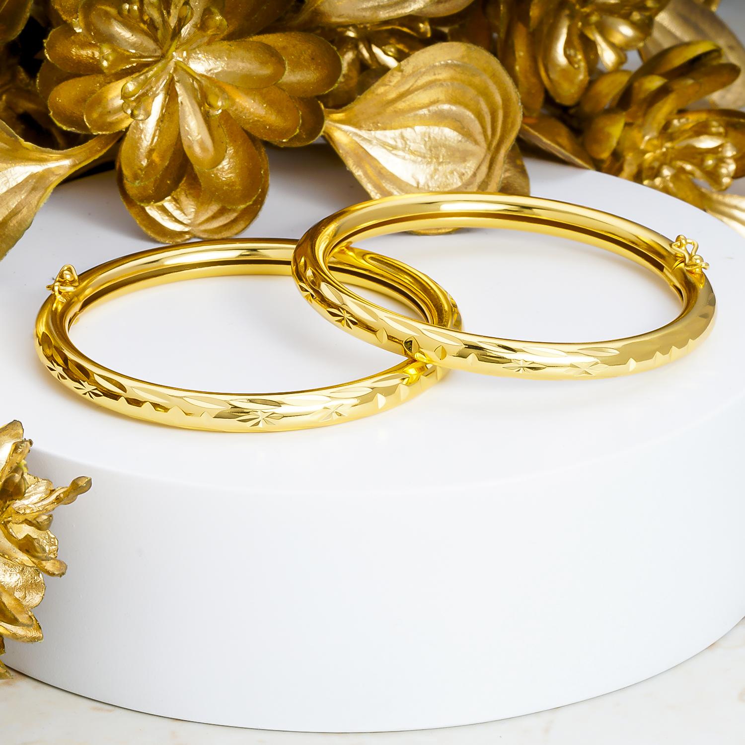1 chiếc vòng bọng chạm khắc mạ vàng 18K cao cấp  có khóa gài JK Silver  giống vàng thật 99% cam kết không đen không bay màu đeo cực sang chảnh thích hợp đi tiệc mua làm quà tặng