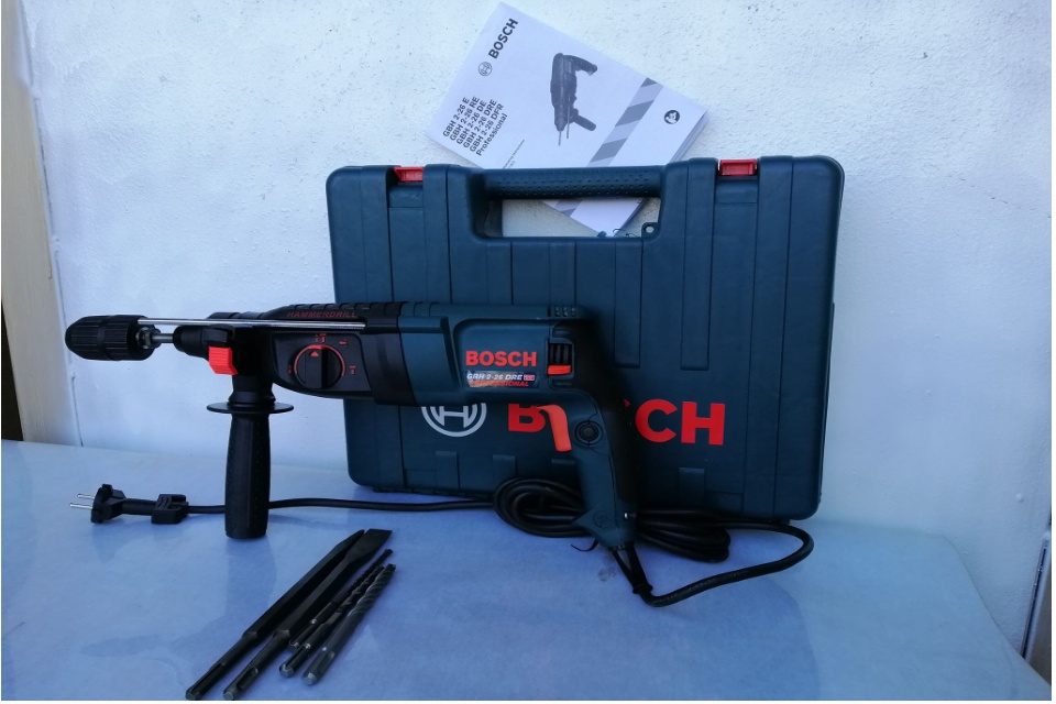 Máy khoan bê tông Bosh có đủ 3 chức năng khoan sắt khoan gỗ khoan