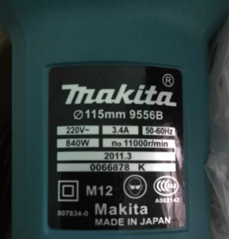 Máy mài góc . Máy cắt cầm tay Makita 9556 công suất cực đại 840w