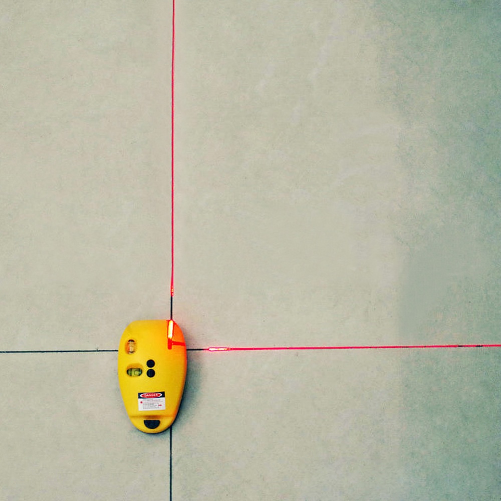máykẻ vuông góc bằng laser la de