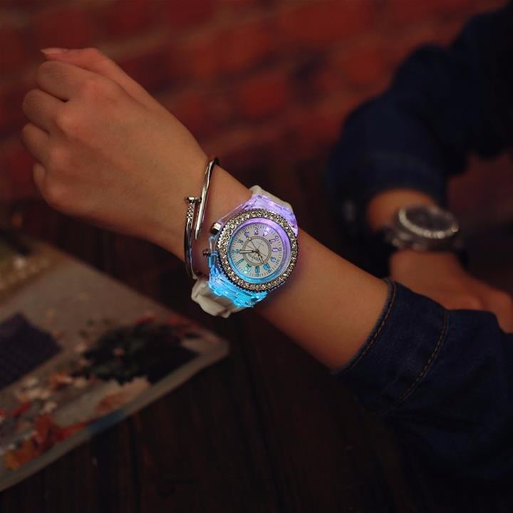 Đồng hồ phát sáng 7 màu NC111 7
