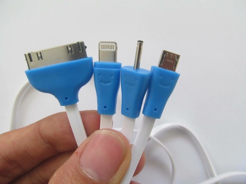 CÁP SẠC 4 ĐẦU DÂY DẸP DÀI 1M CÓ ĐẦUIP3,4,5,6 VÀ SAMSUNG, ĐUÔI NHỎ 1