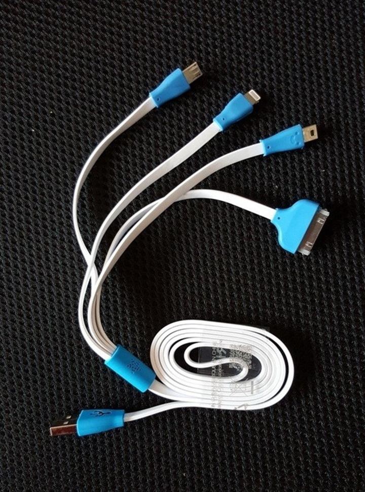 CÁP SẠC 4 ĐẦU DÂY DẸP DÀI 1M CÓ ĐẦUIP3,4,5,6 VÀ SAMSUNG, ĐUÔI NHỎ 2