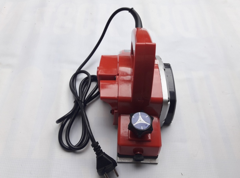 Máy bào gỗ Maktec MT190 4