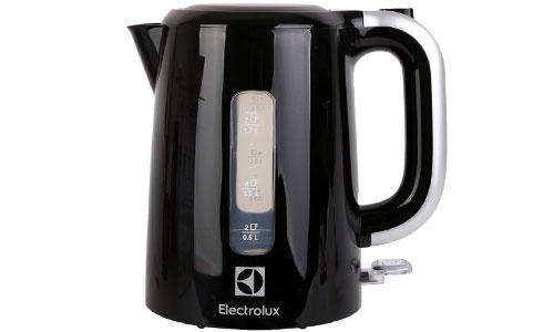 Ấm đun nước Electrolux EEK3505 có dung tích lớn 1.7 lít