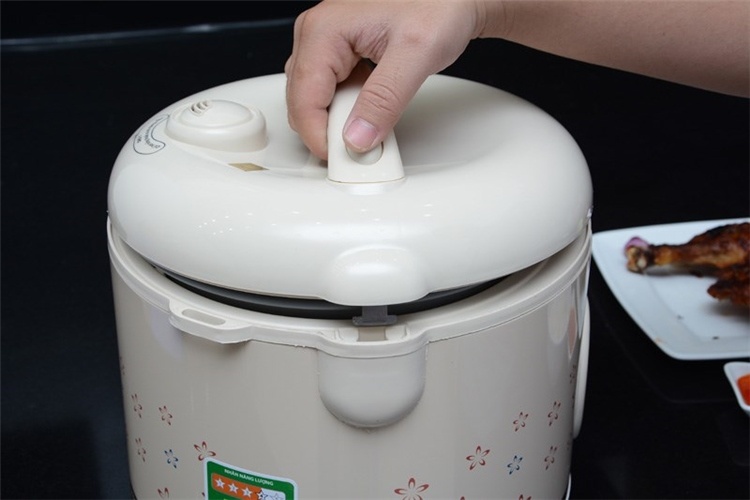 Nồi Cơm Điện HappyCook HC-180 (1.8L)